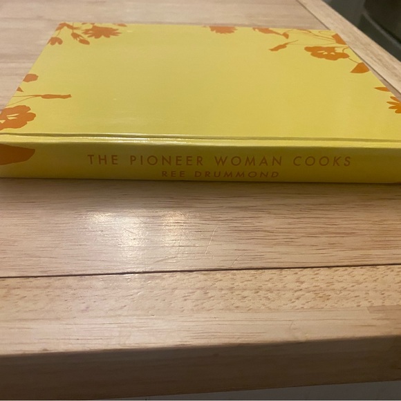 Book of The Pioneer Woman - Picture 4 of 9